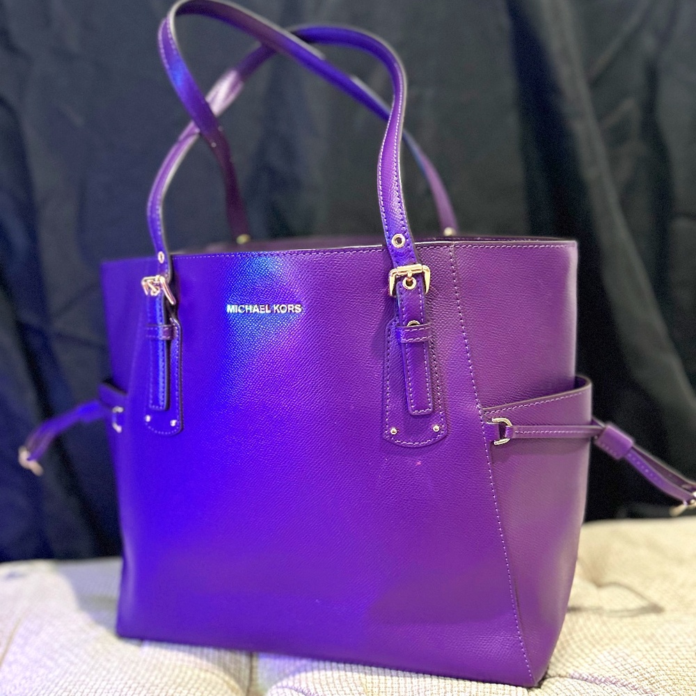 Michael Michael Kors Women's Voyager Medium Tote